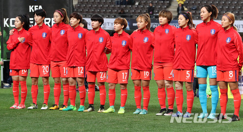 2017 EAFF E-1 챔피언십 여자부 한국 대 중국의 경기에 출전한 여자축구 대표팀 선수들. [사진=뉴시스]