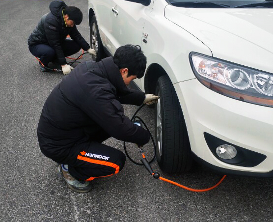 한국타이어는 설맞이 타이어 무상점검 서비스 실시한다고 12일 밝혔다.