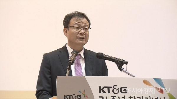 백복인 KT&G 사장이 31일 대전 본사 인재개발원에서 열린 31주년 창립기념일 행사에서 창립기념사를 하고 있다.